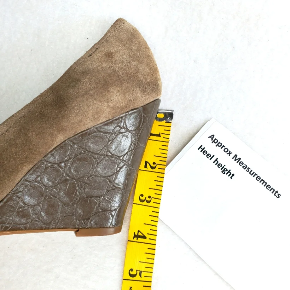 Libby Edelman Sz 7 Taupe Leather Wedge Heels